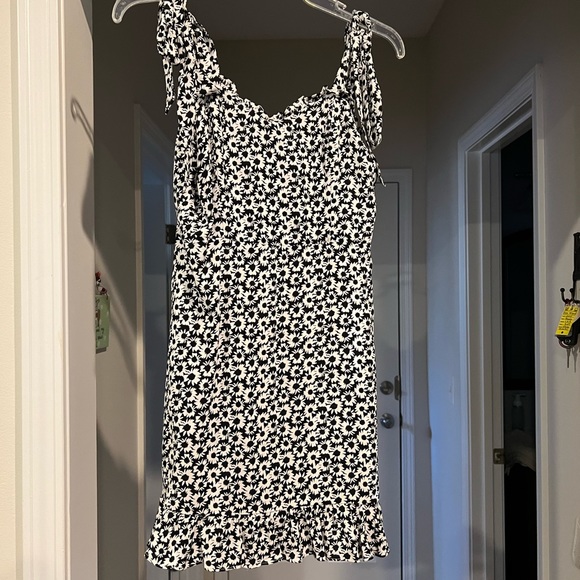 Lulu’s Dress Small - Picture 4 of 5